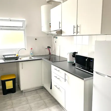 Tiny Near The Airport ポンタ・デルガダ