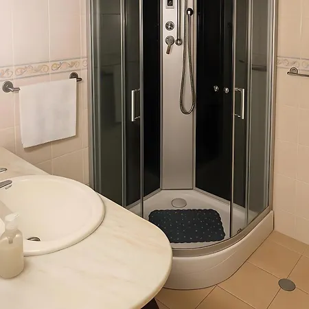 Tiny Near The Airport アパート