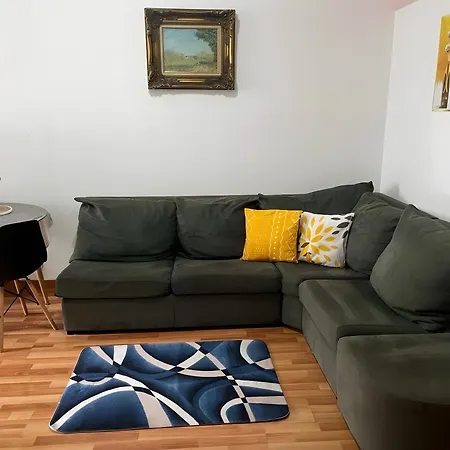 Near The Airport 公寓 *