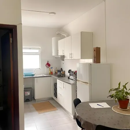 Near The Airport 公寓 蓬塔德尔加达