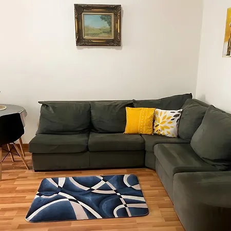 Near The Airport 公寓